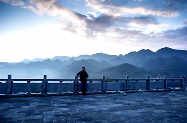 陽光照耀小草壩，天賜寶物與美景